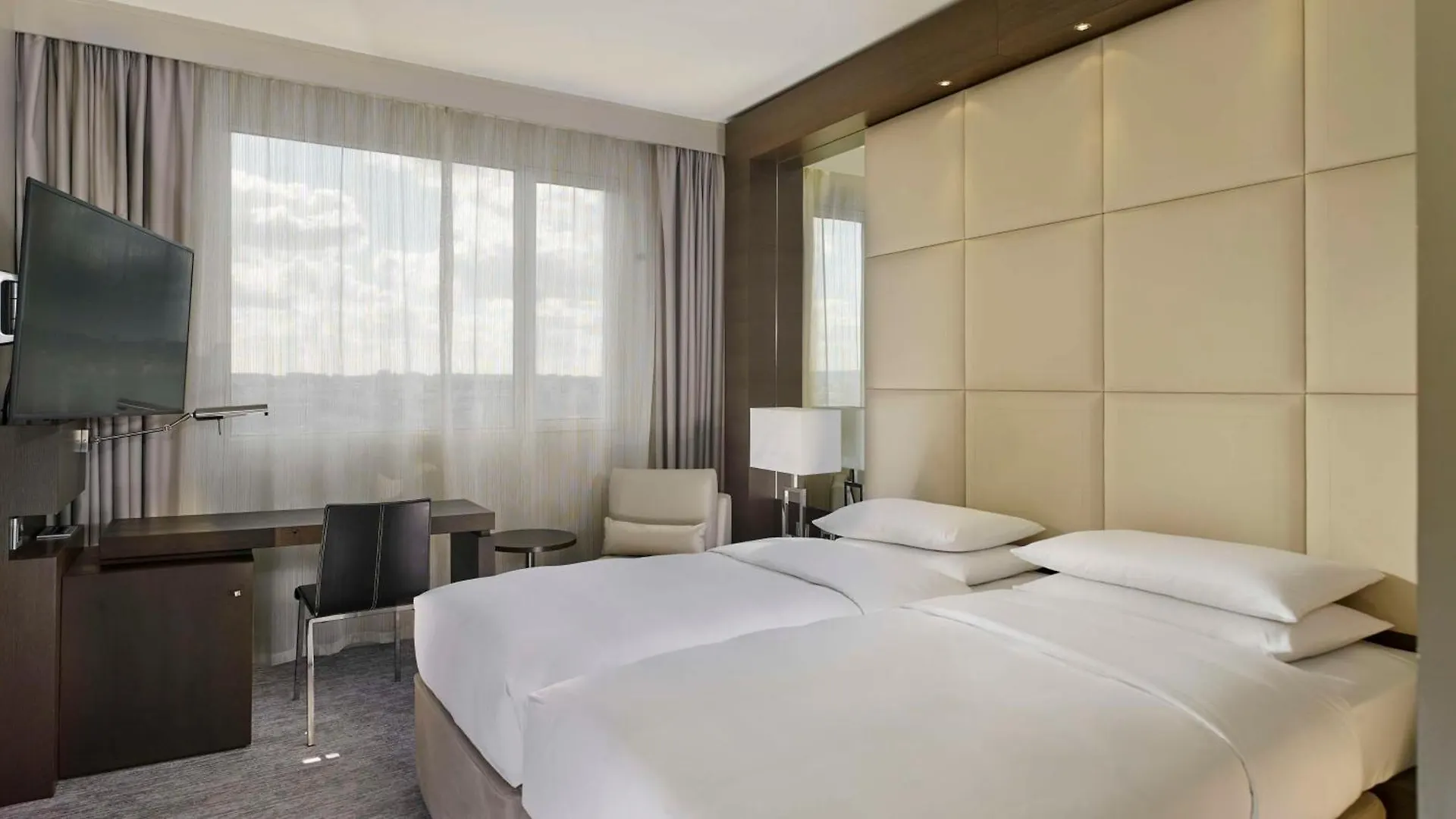 Hyatt Regency Etoile