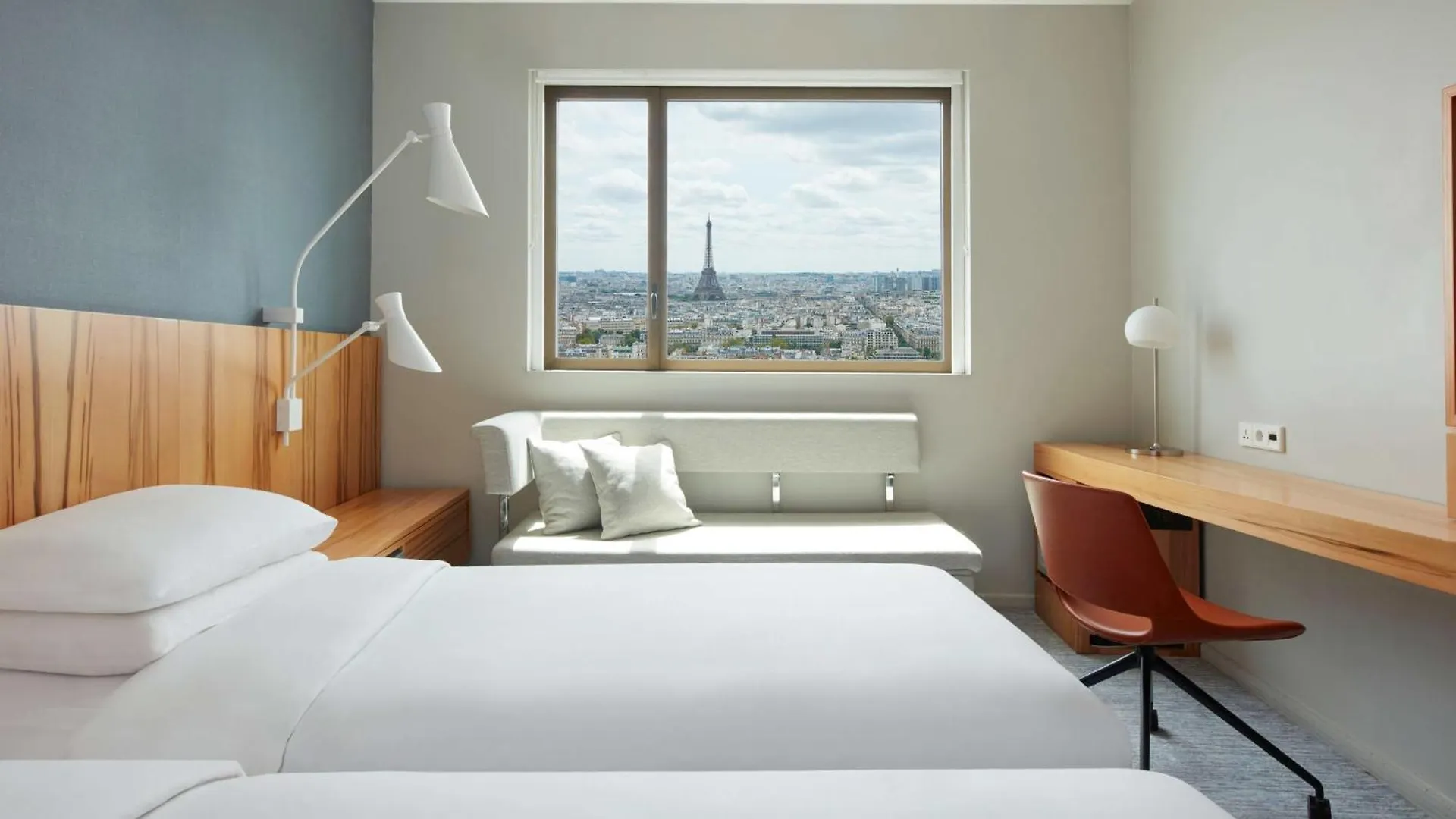 Hyatt Regency Etoile Hotel 4*