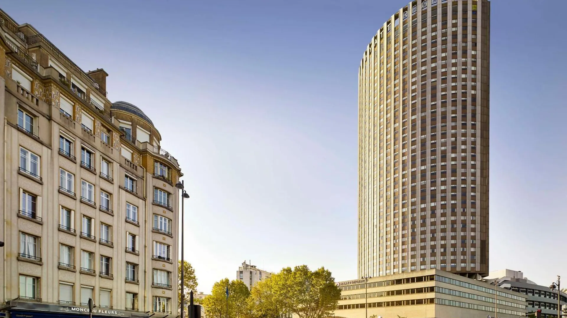 Hyatt Regency Etoile 4*