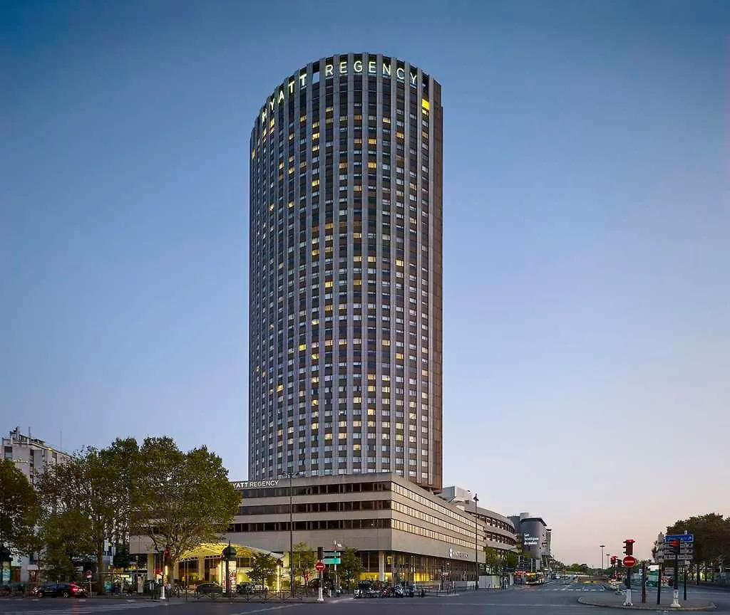Hyatt Regency Etoile Hotel 4*