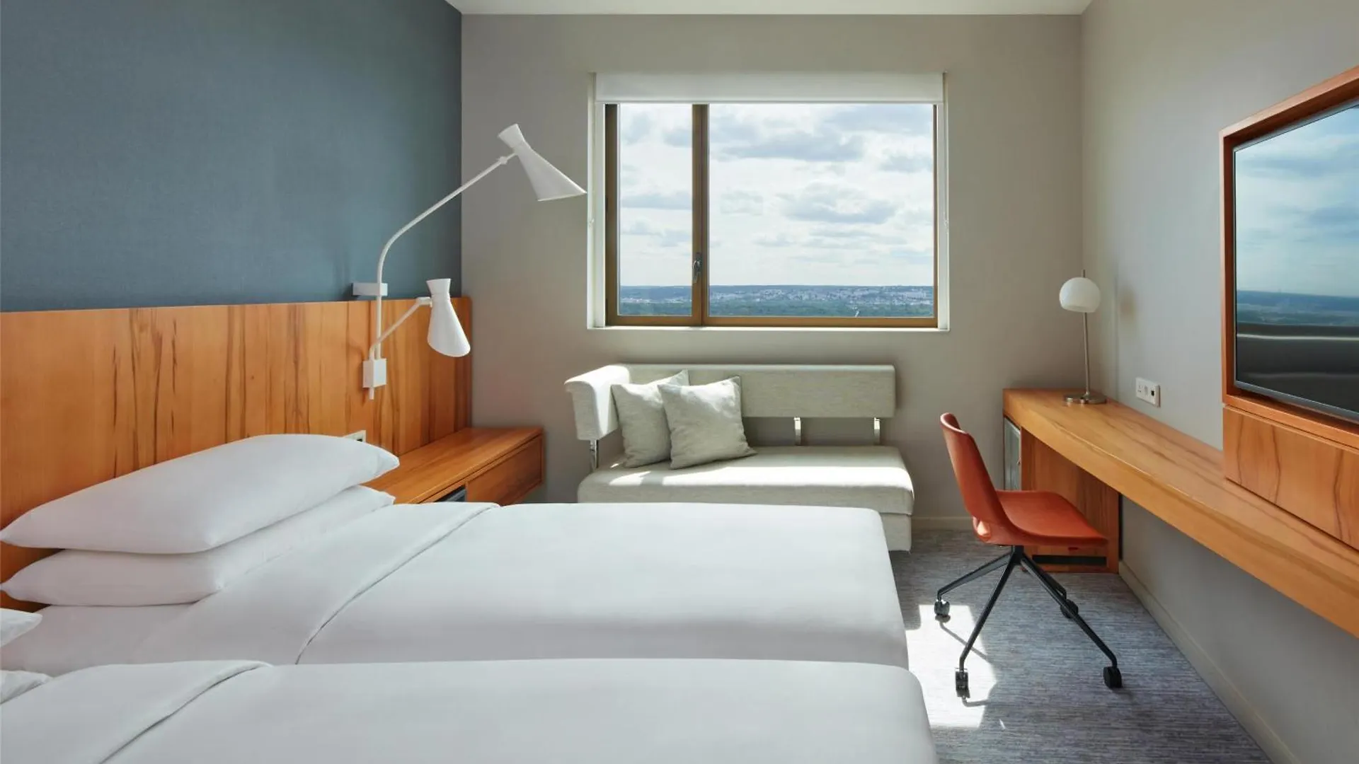 Hyatt Regency Etoile Hotel 4*