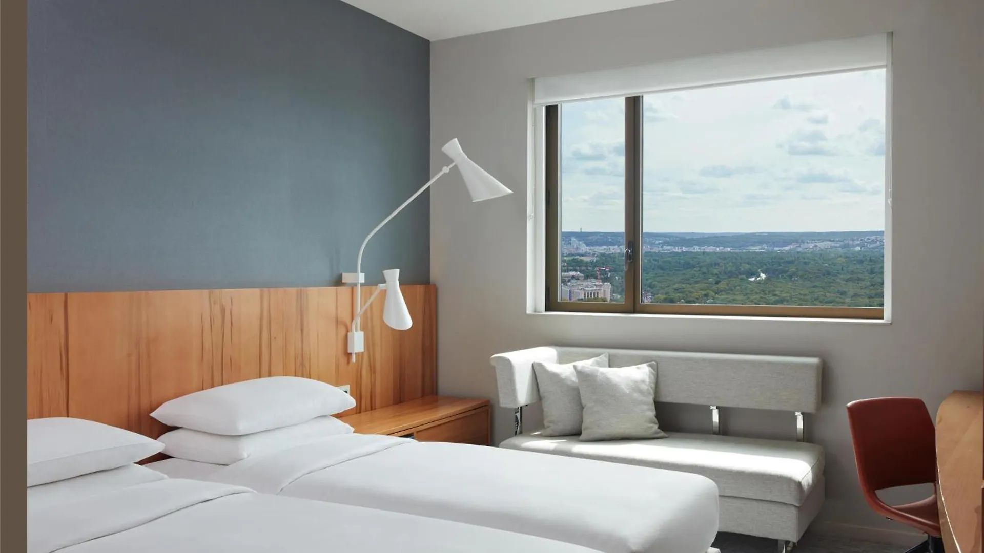 Hyatt Regency Etoile 4*