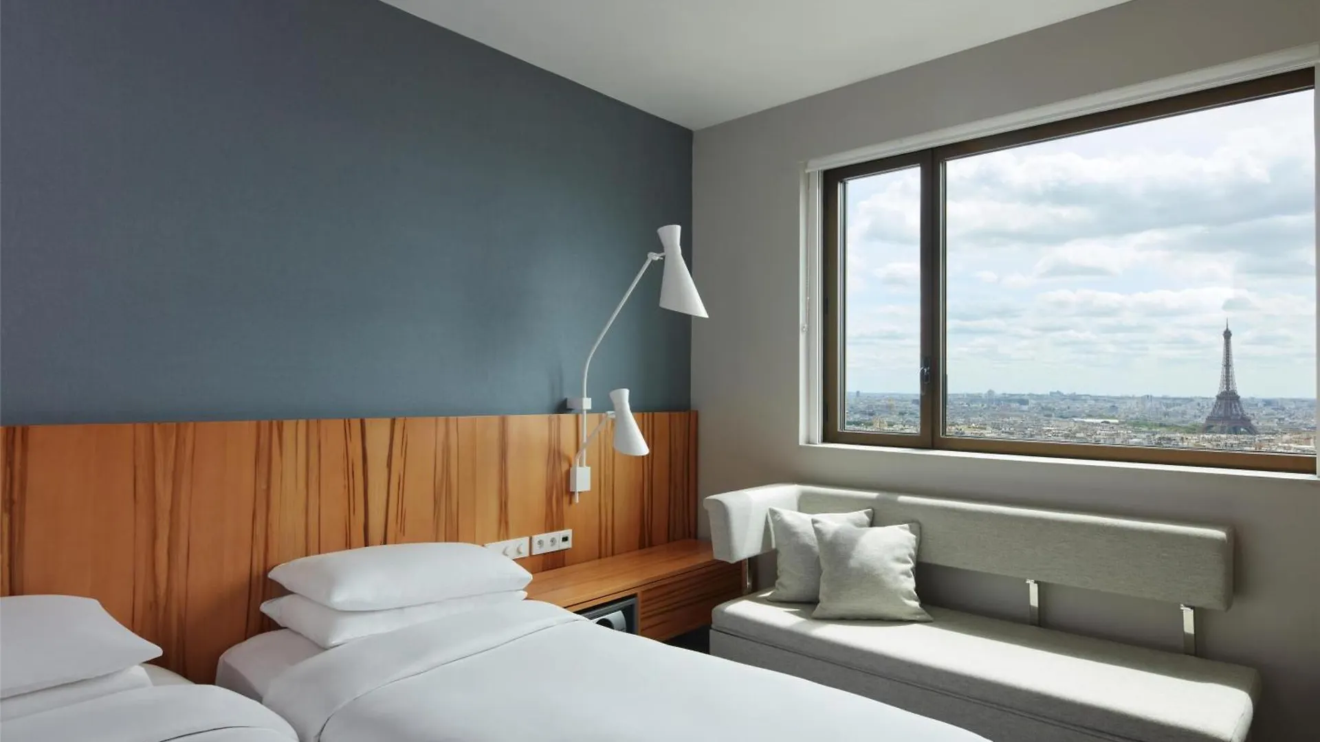 Hyatt Regency Etoile Hotel