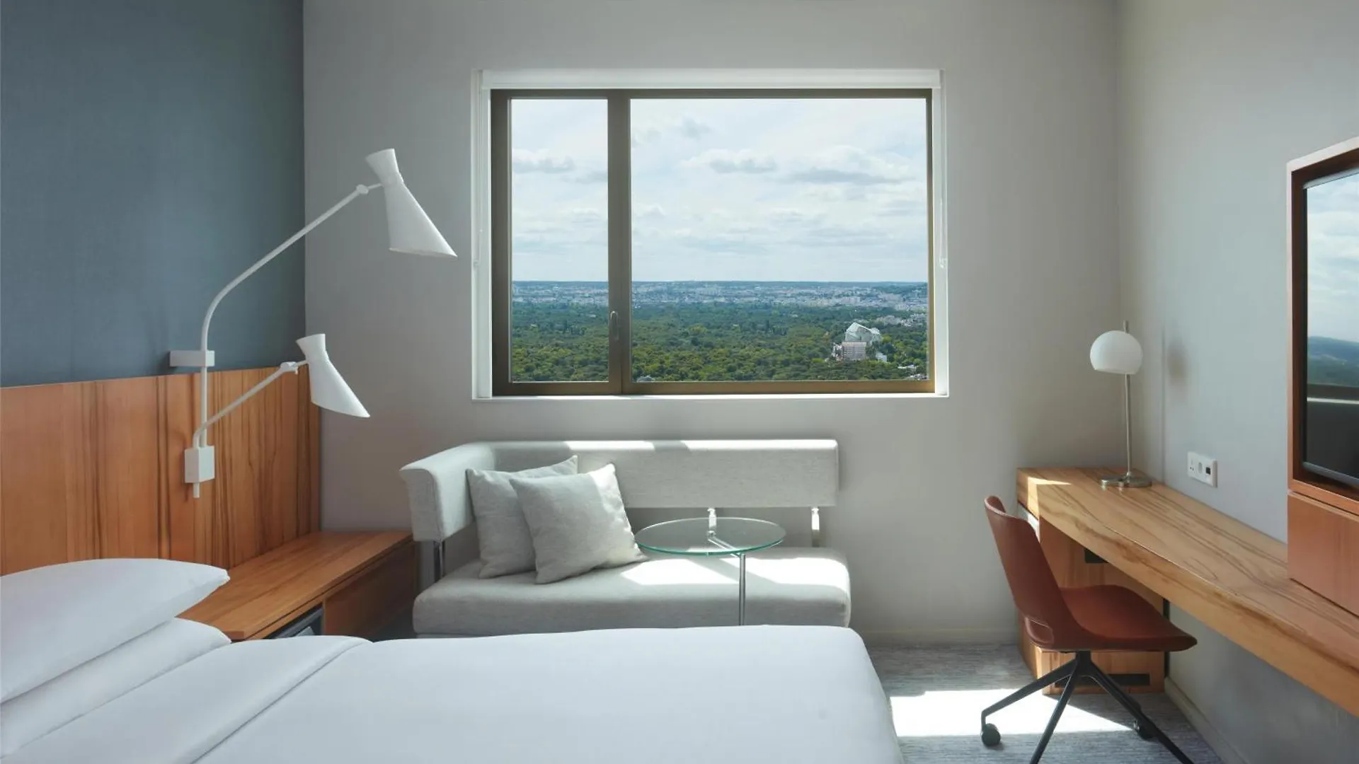 Hotel Hyatt Regency Etoile 4*