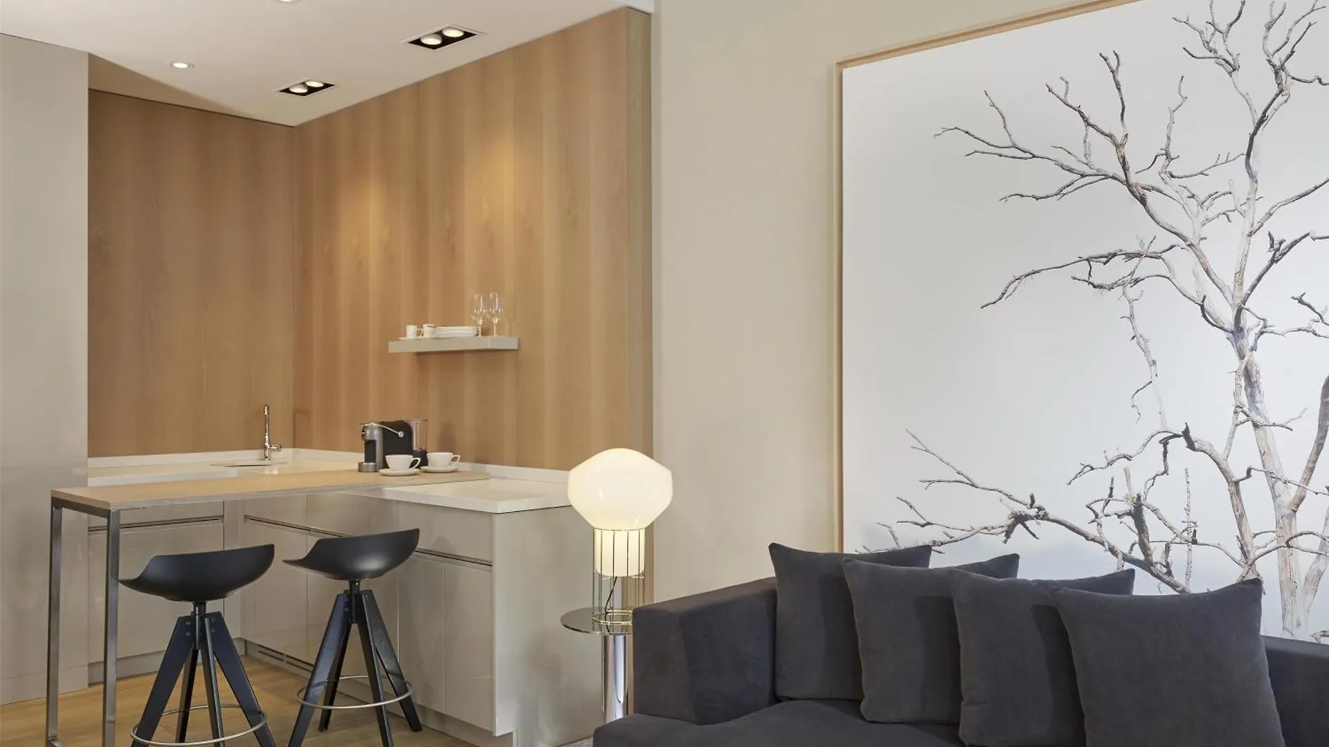 Hyatt Regency Etoile 4*