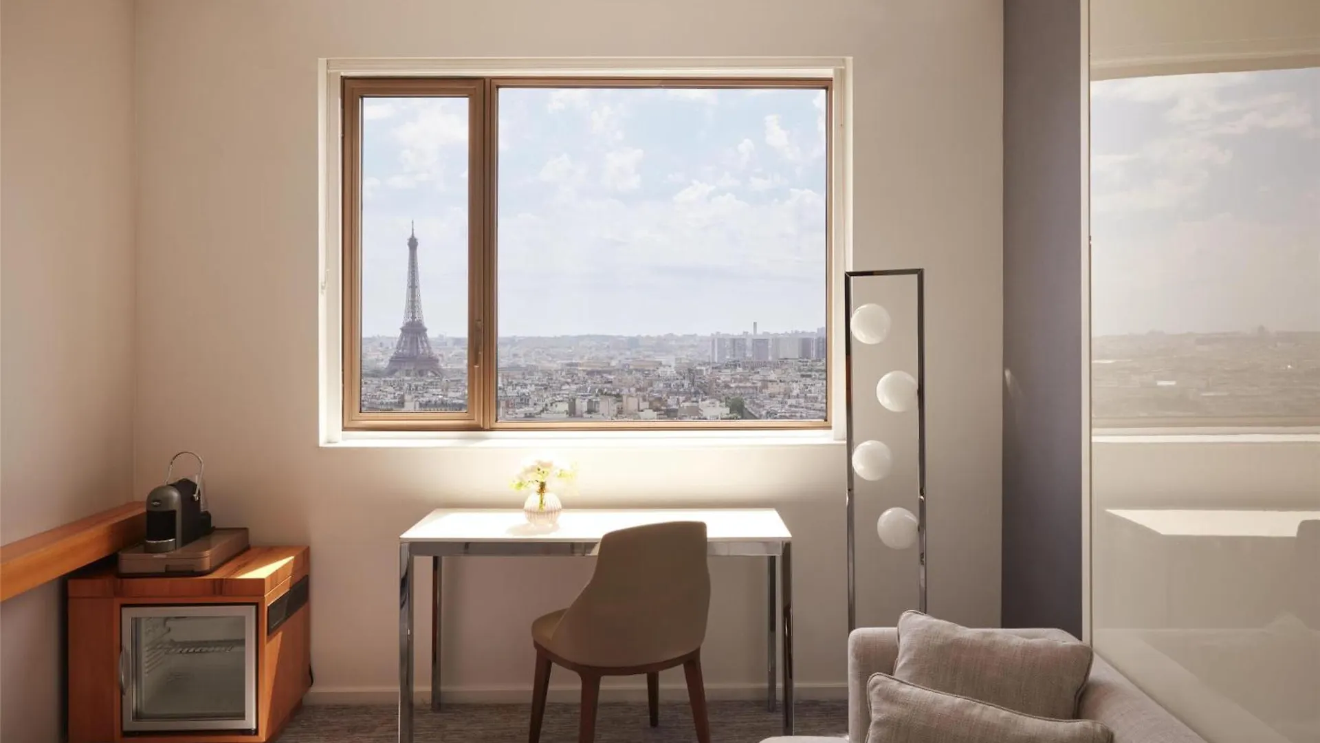 Hotel Hyatt Regency Etoile 4*