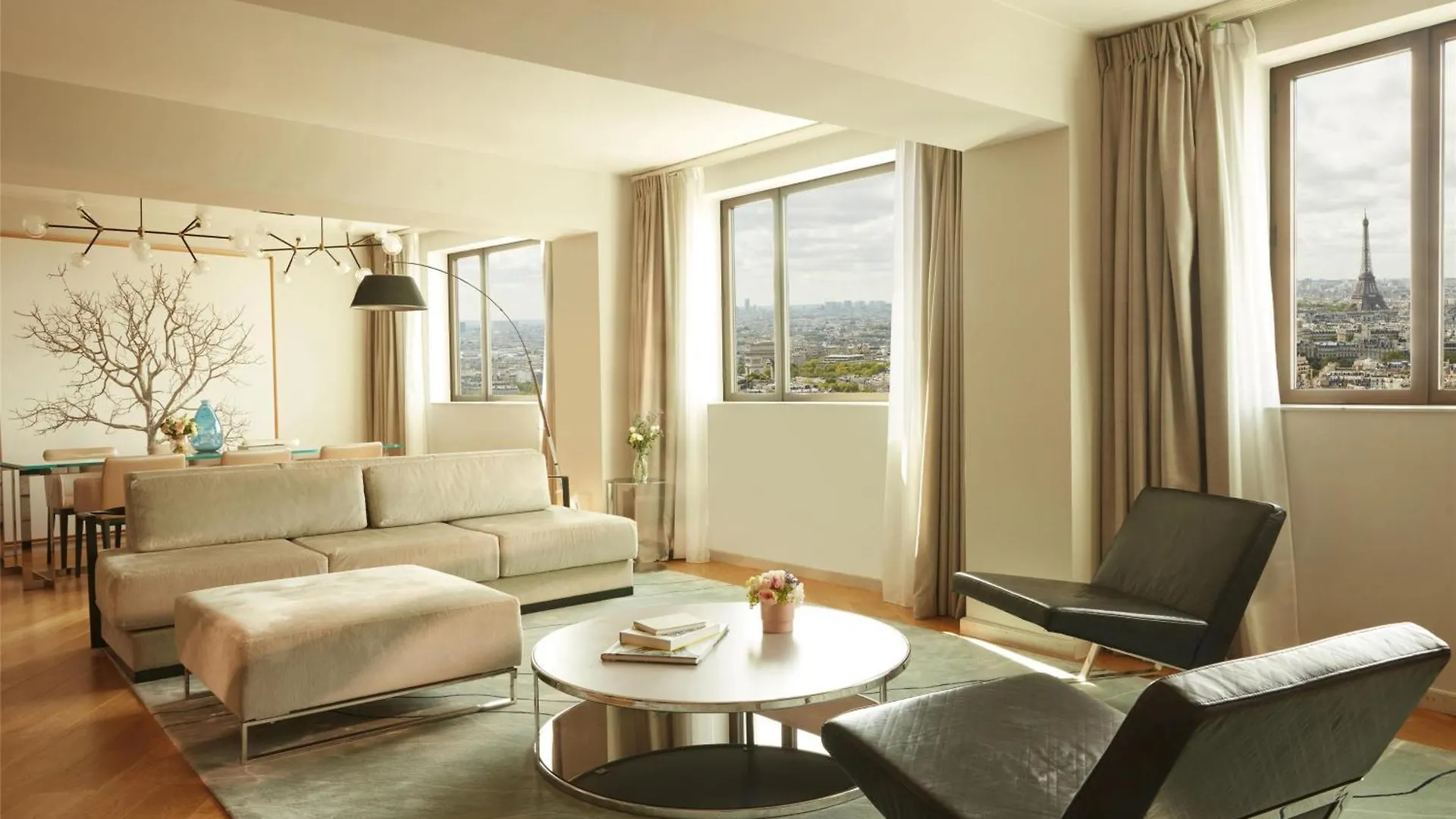 Hyatt Regency Etoile Hotel 4*