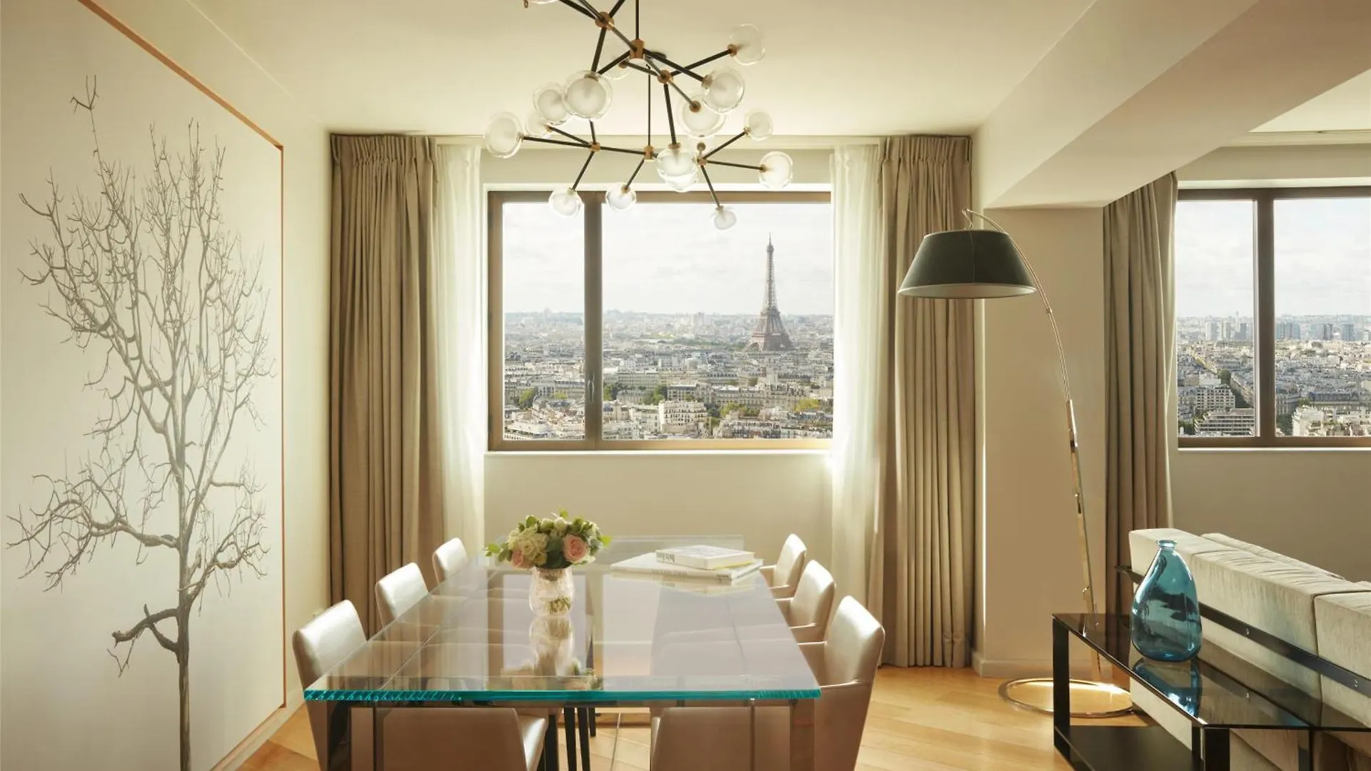 Hyatt Regency Etoile Hotel 4*