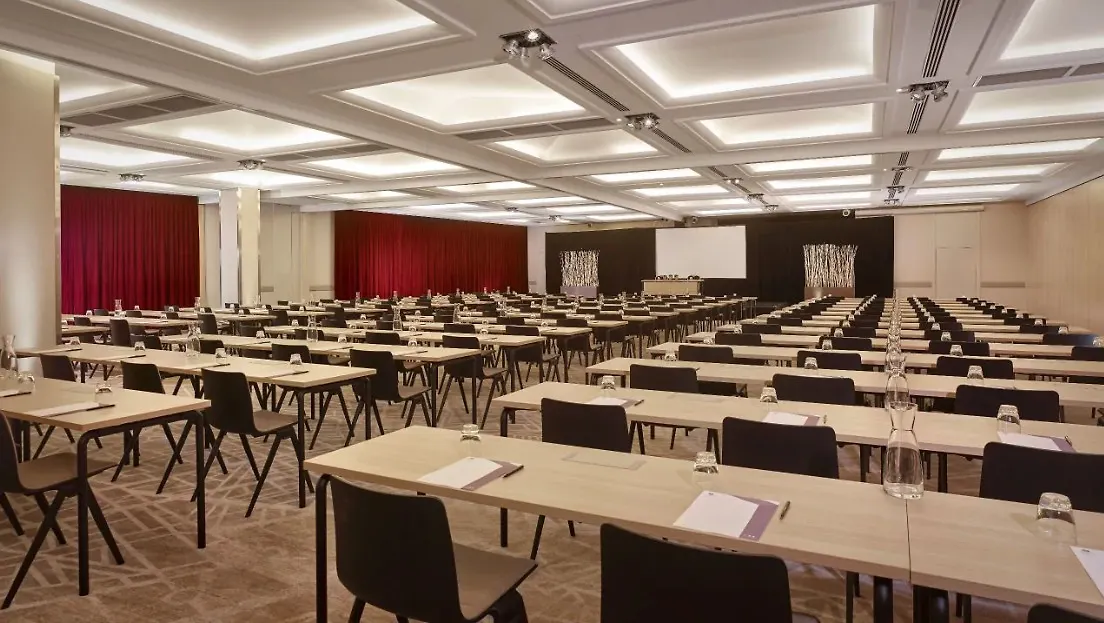 Hyatt Regency Etoile 4*