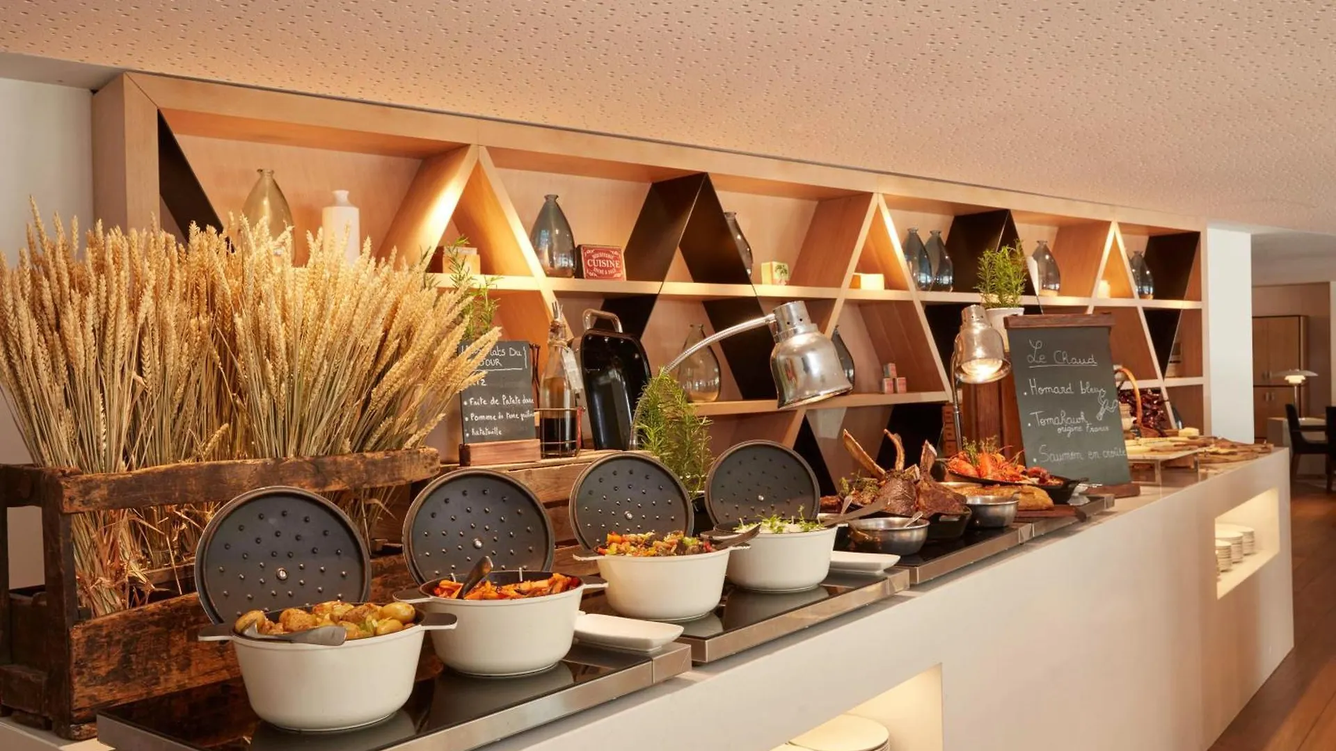Hyatt Regency Etoile 4*