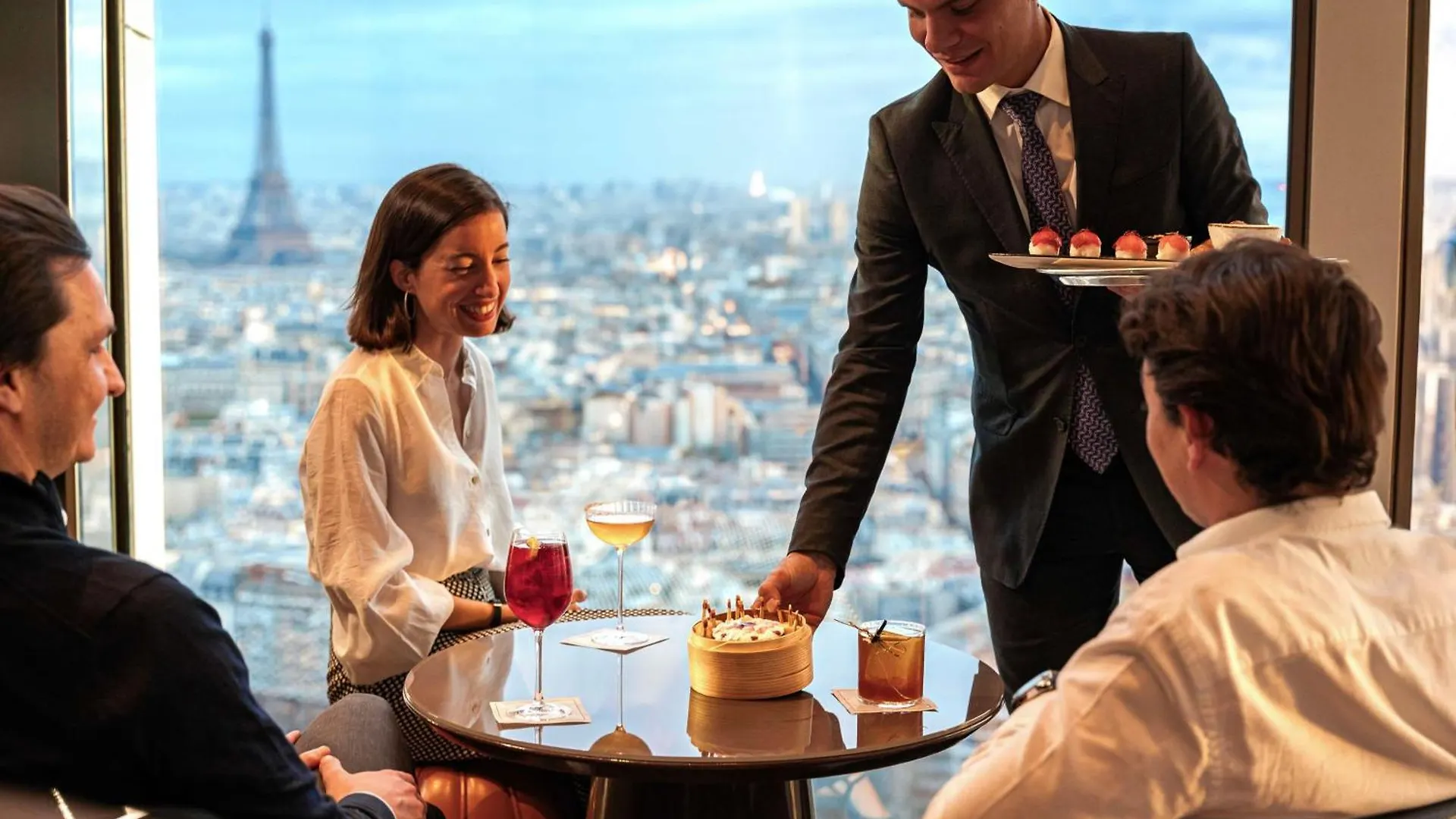 Hotel Hyatt Regency Etoile 4*