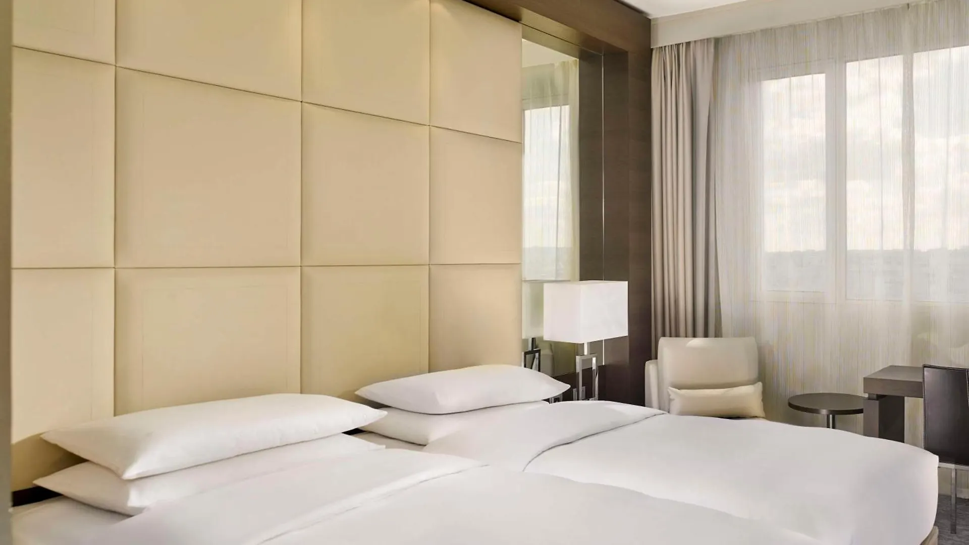 Hyatt Regency Etoile