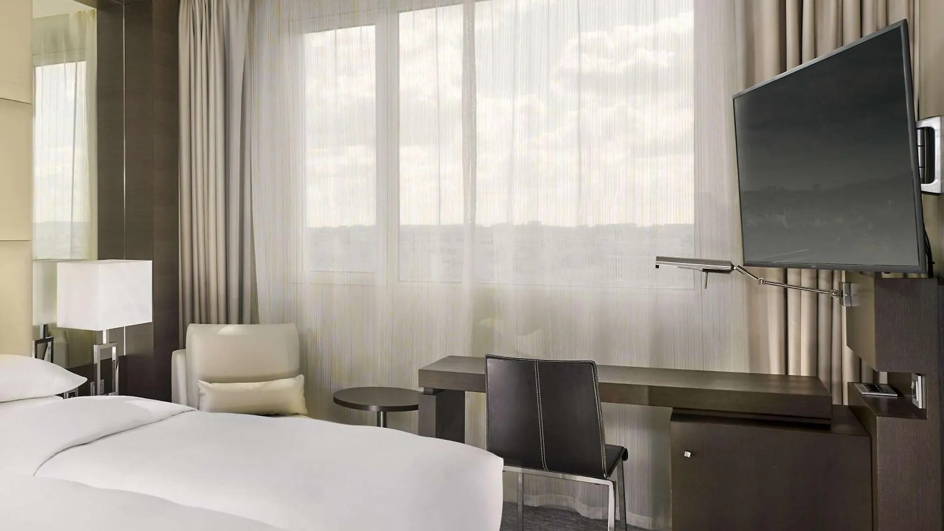 Hyatt Regency Etoile Hotel
