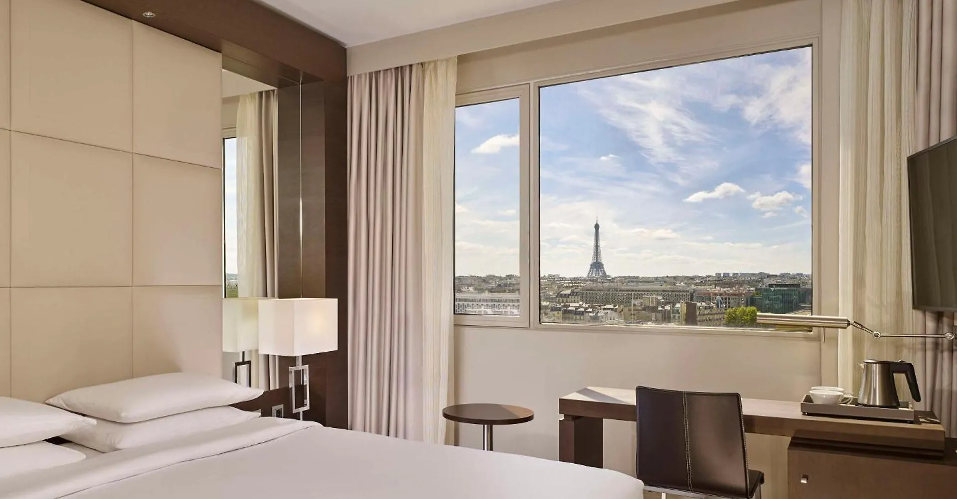 Hyatt Regency Etoile Hotel