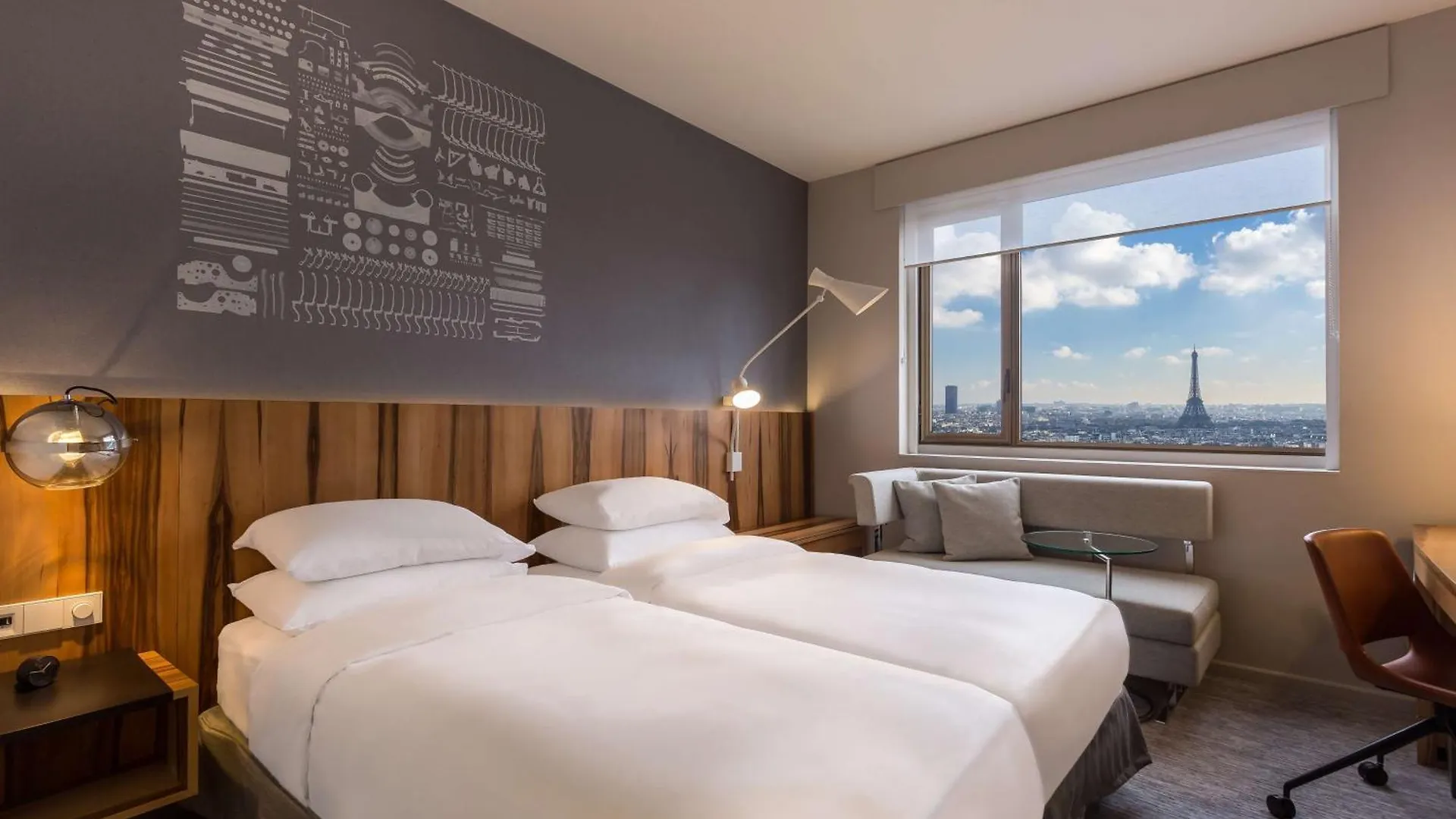 Hyatt Regency Etoile Hotel 4*