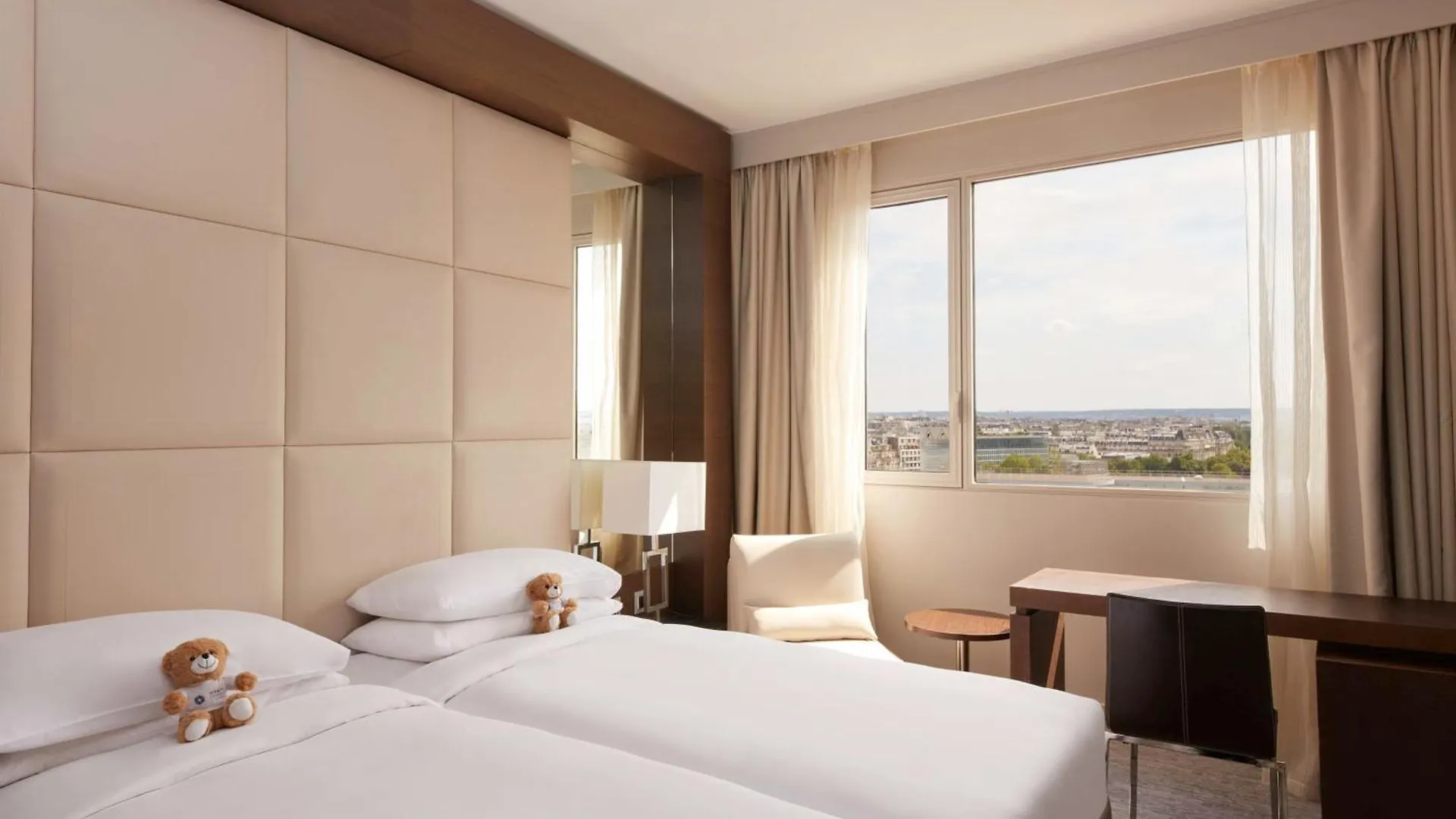 Hyatt Regency Etoile Hotel