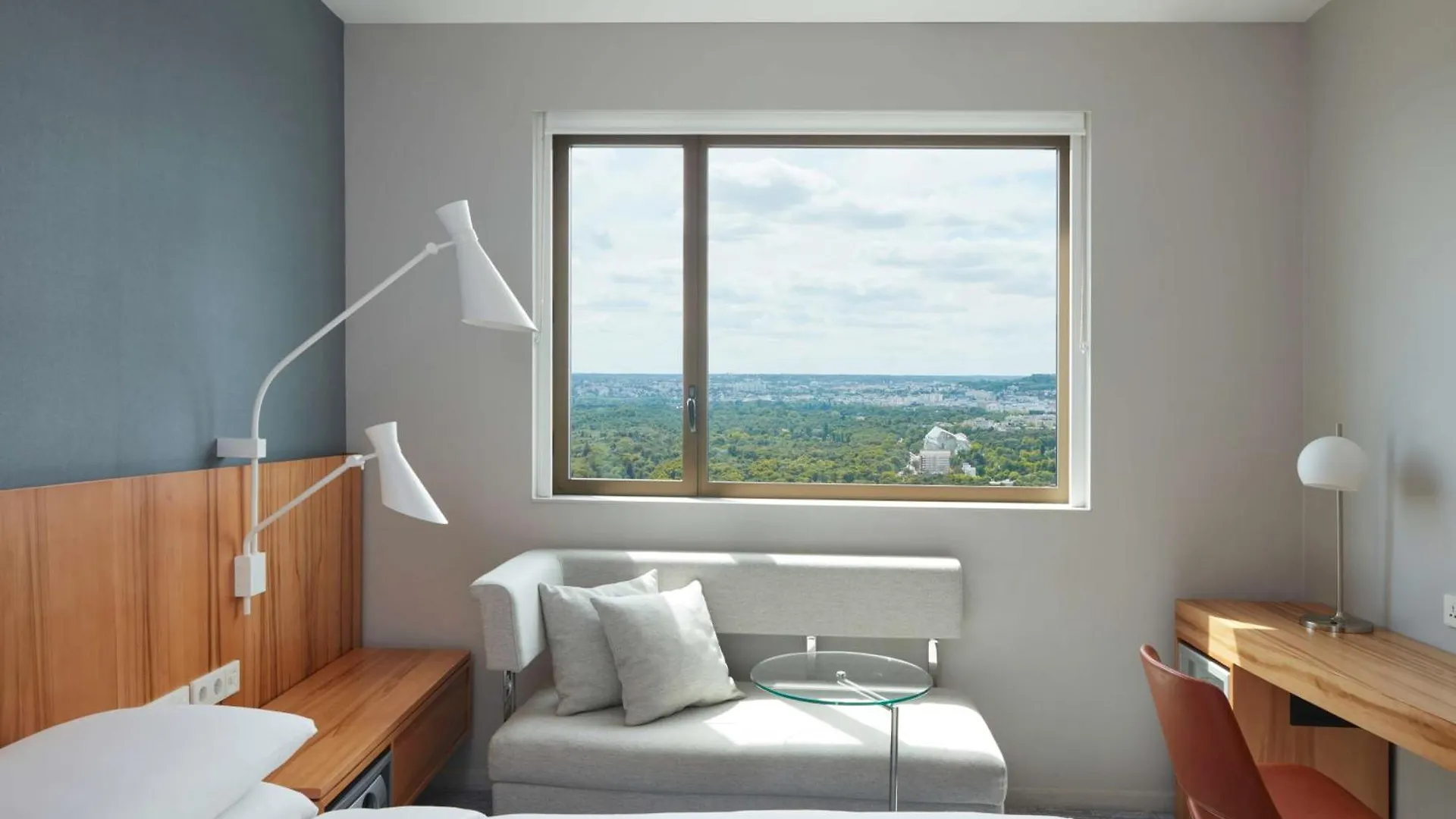 Hotel Hyatt Regency Etoile 4*