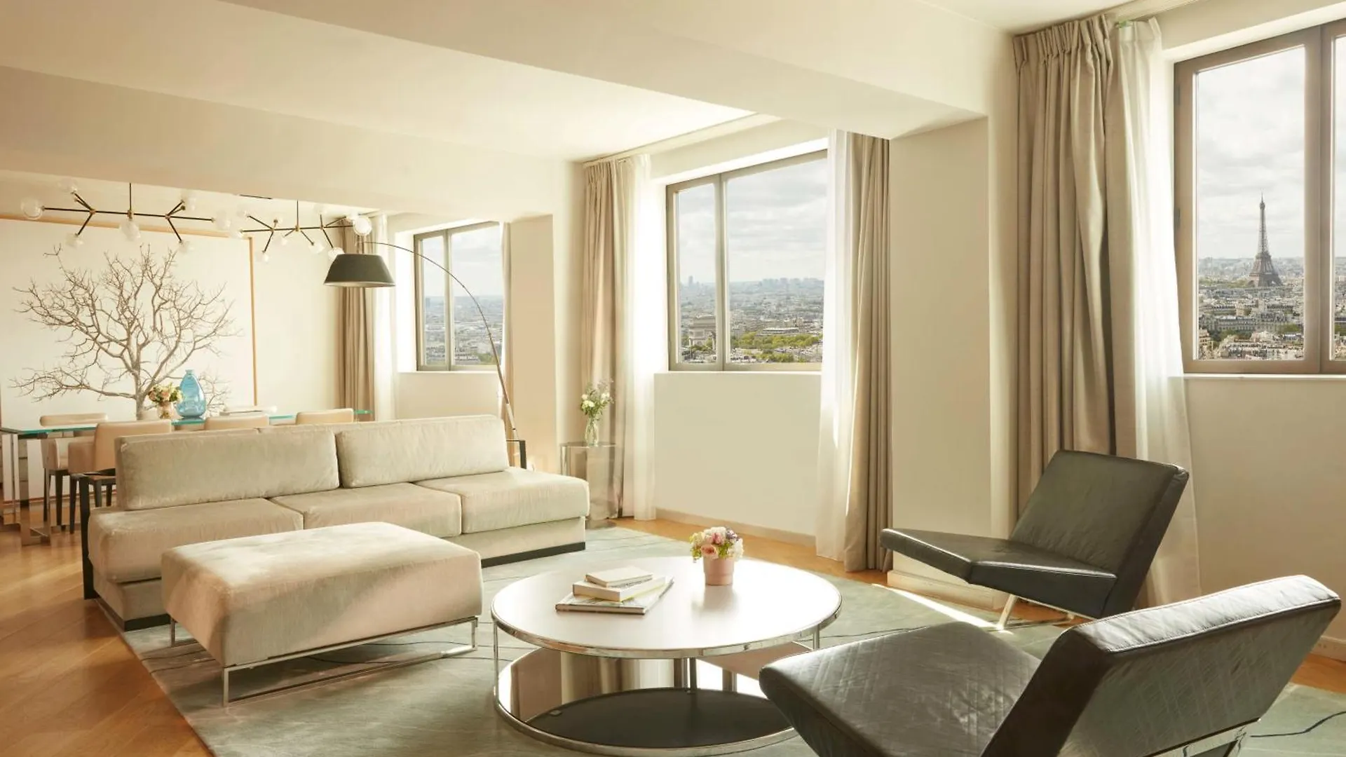 Hyatt Regency Etoile Hotel 4*